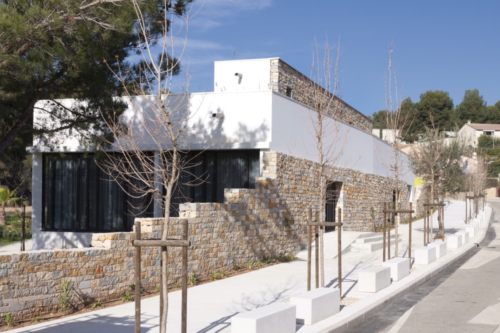 Kindergarten “Les Séveriers” / Pirollet Architectes