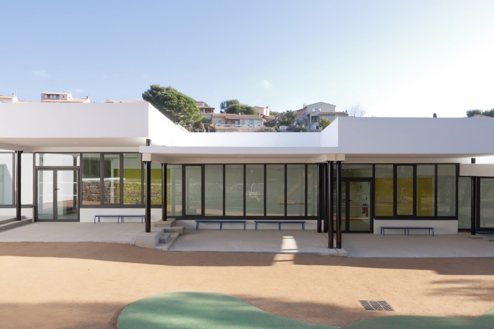 Kindergarten “Les Séveriers” / Pirollet Architectes