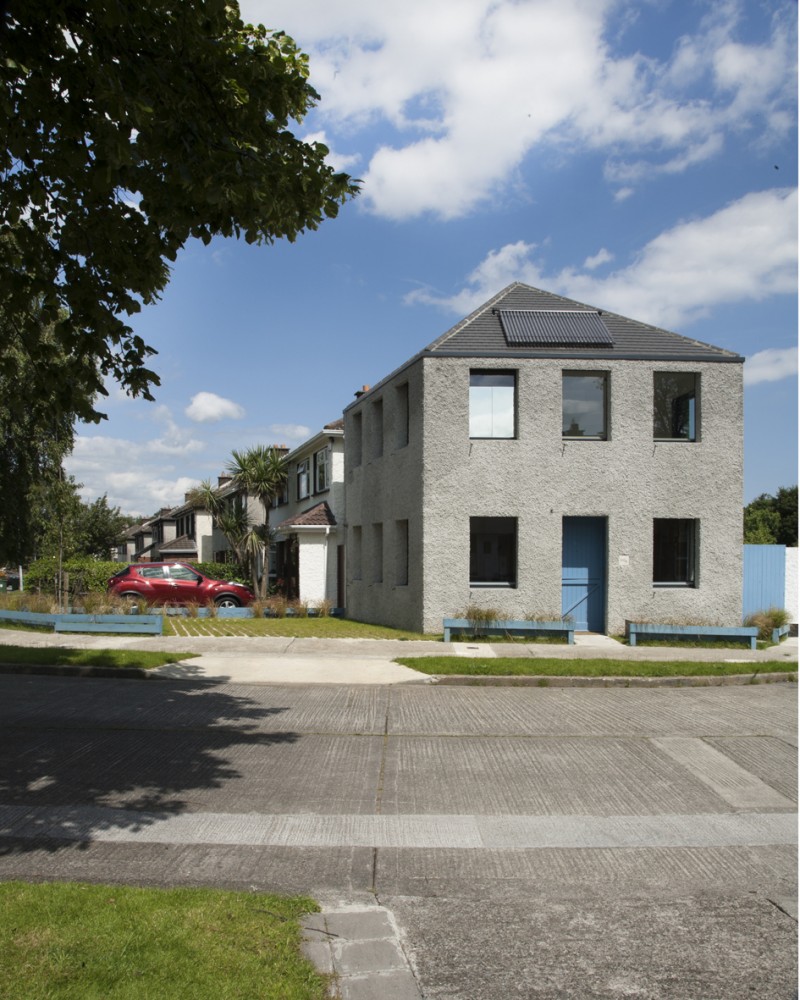 4 House / TAKA