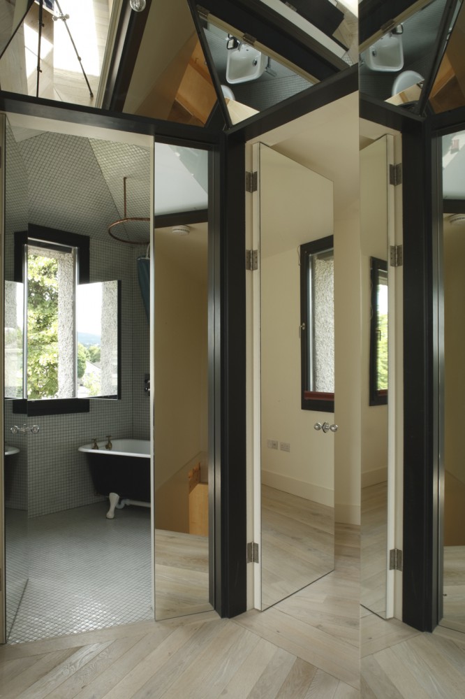 4 House / TAKA