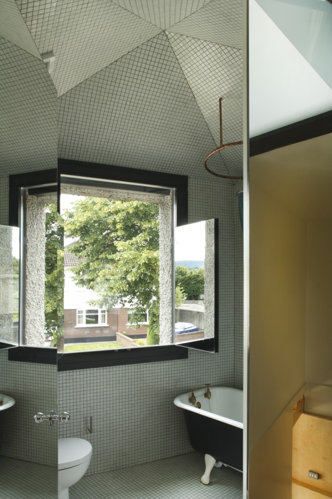 4 House / TAKA