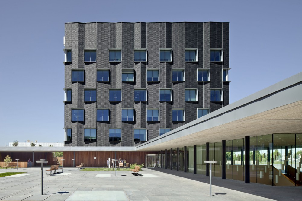 Banc Sabadell Headquarters / Bach Arquitectes