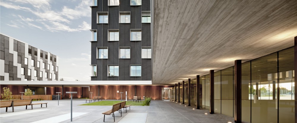 Banc Sabadell Headquarters / Bach Arquitectes