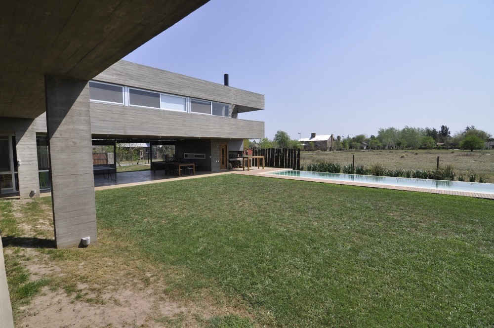 KM House / Estudio Pablo Gagliardo