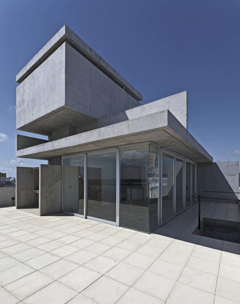 Maipu Building / Nicolás Campodonico