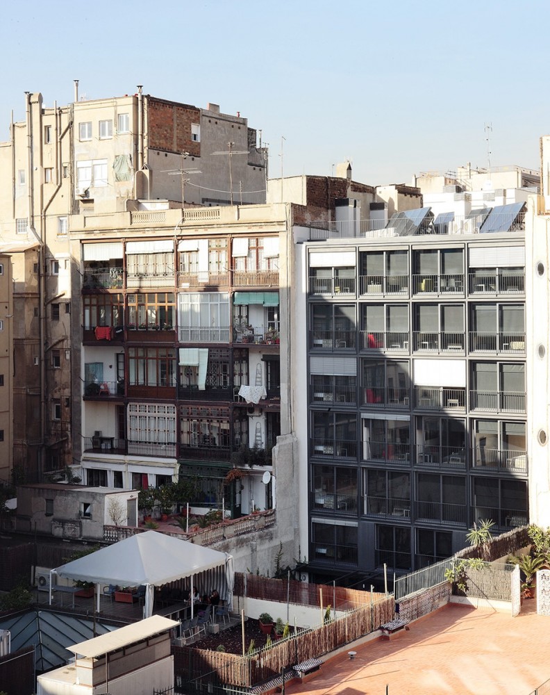 Apartment Building CASP 74 / Bach Arquitectes