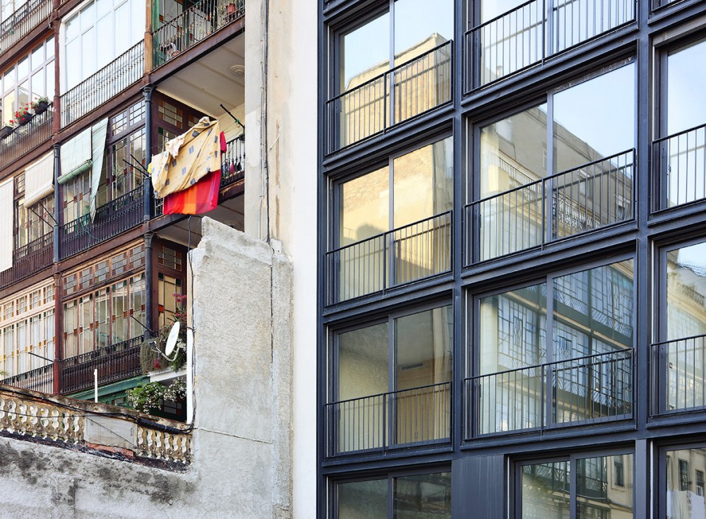 Apartment Building CASP 74 / Bach Arquitectes