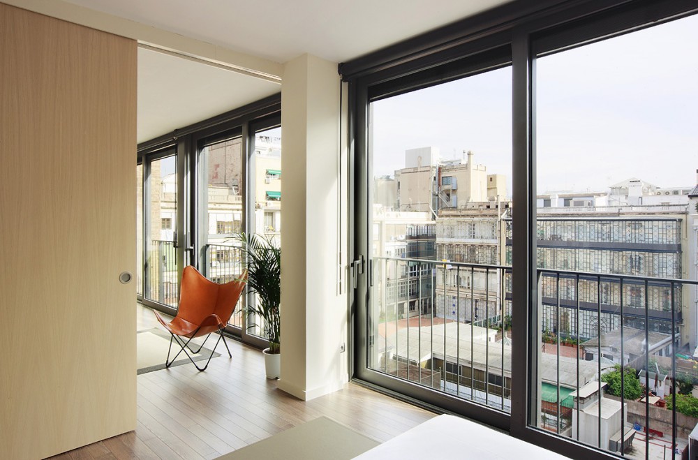 Apartment Building CASP 74 / Bach Arquitectes