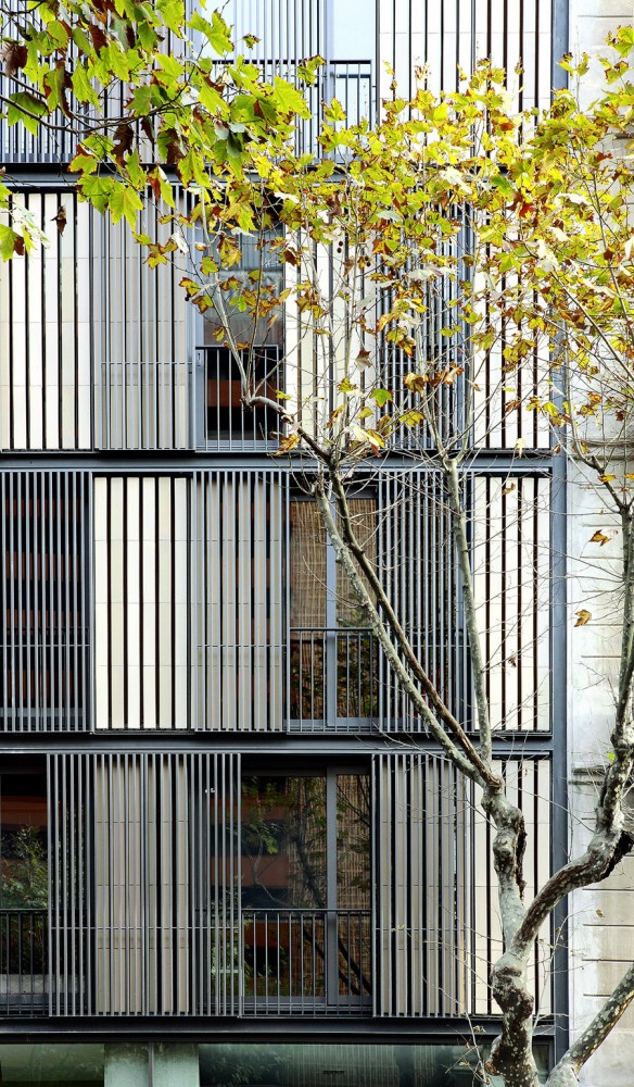 Apartment Building CASP 74 / Bach Arquitectes