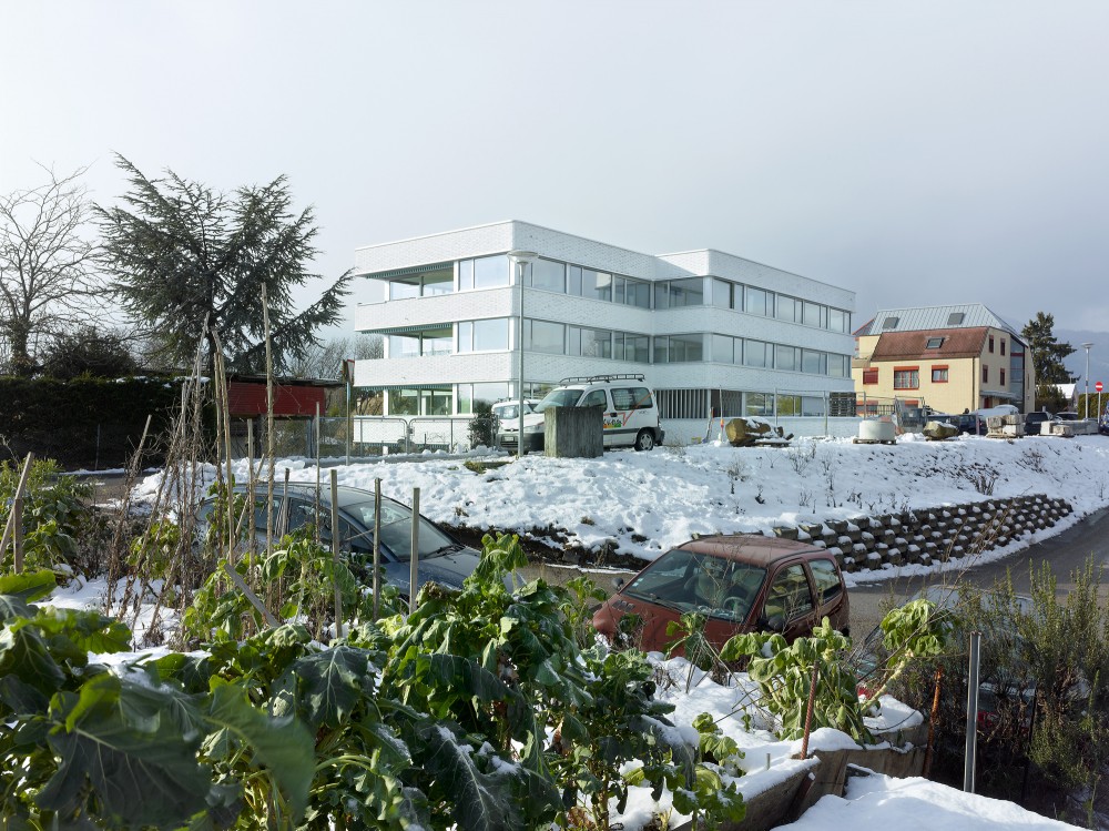 Housing in Nyon / Charles Pictet Architecte