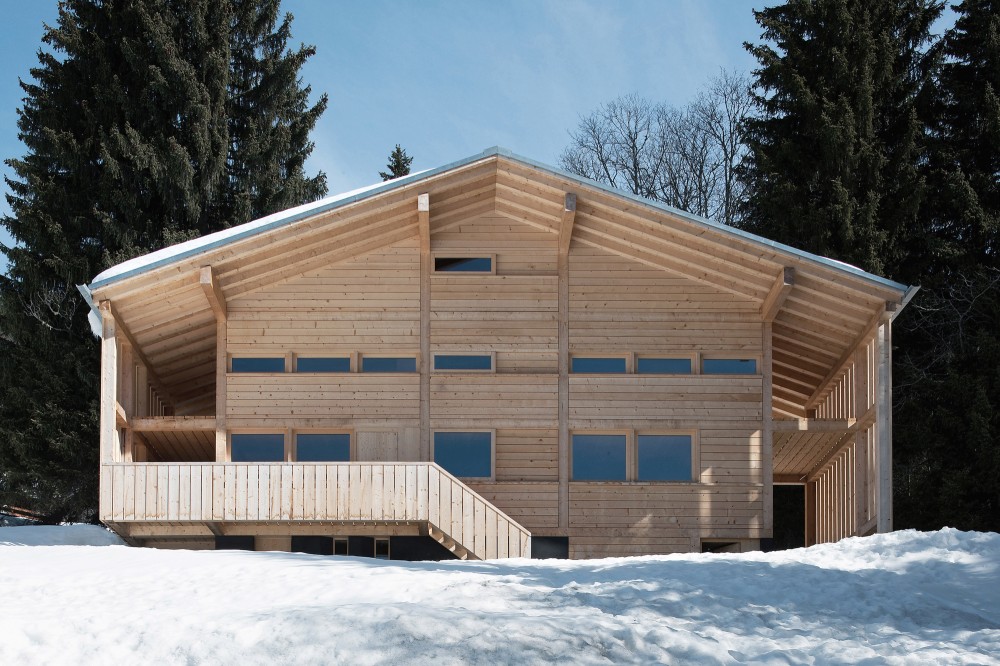 Chalet in Les Diablerets / Charles Pictet Architecte