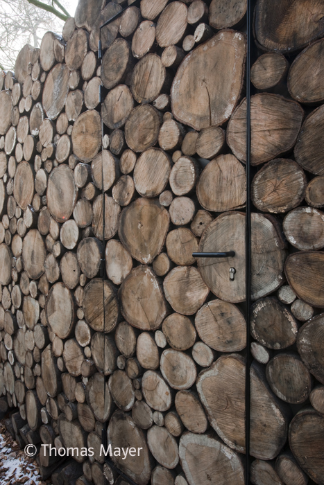 Tree-Trunk Garden House / Piet Hein Eek