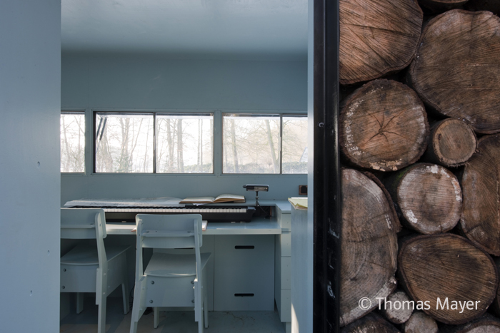 Tree-Trunk Garden House / Piet Hein Eek