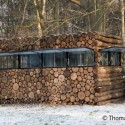 Tree-Trunk Garden House / Piet Hein Eek © Thomas Mayer