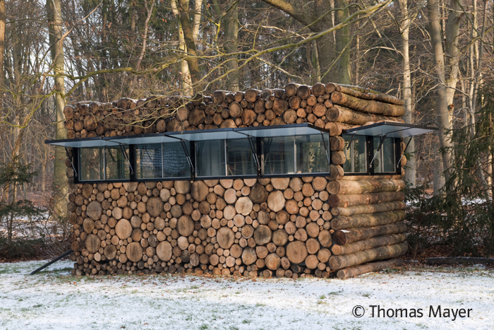Tree-Trunk Garden House / Piet Hein Eek
