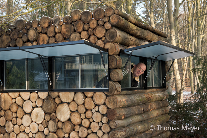 Tree-Trunk Garden House / Piet Hein Eek