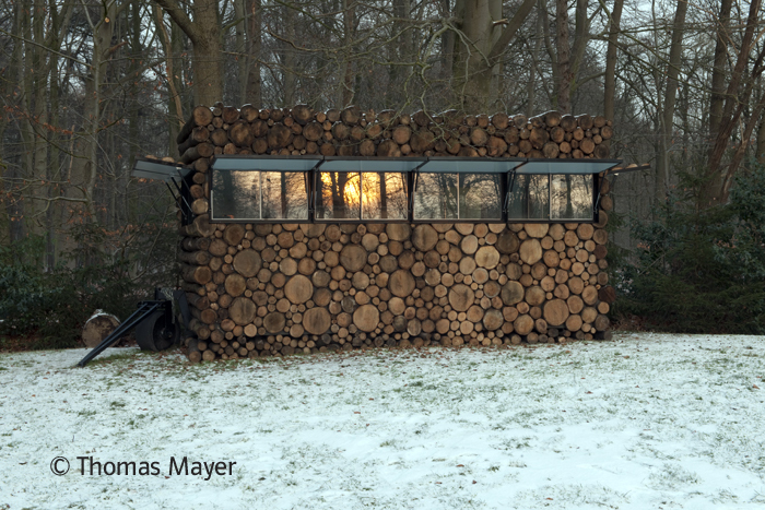 Tree-Trunk Garden House / Piet Hein Eek