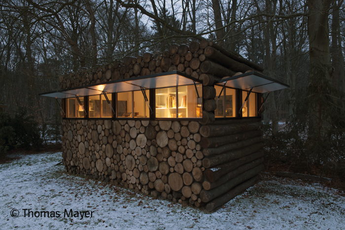 Tree-Trunk Garden House / Piet Hein Eek