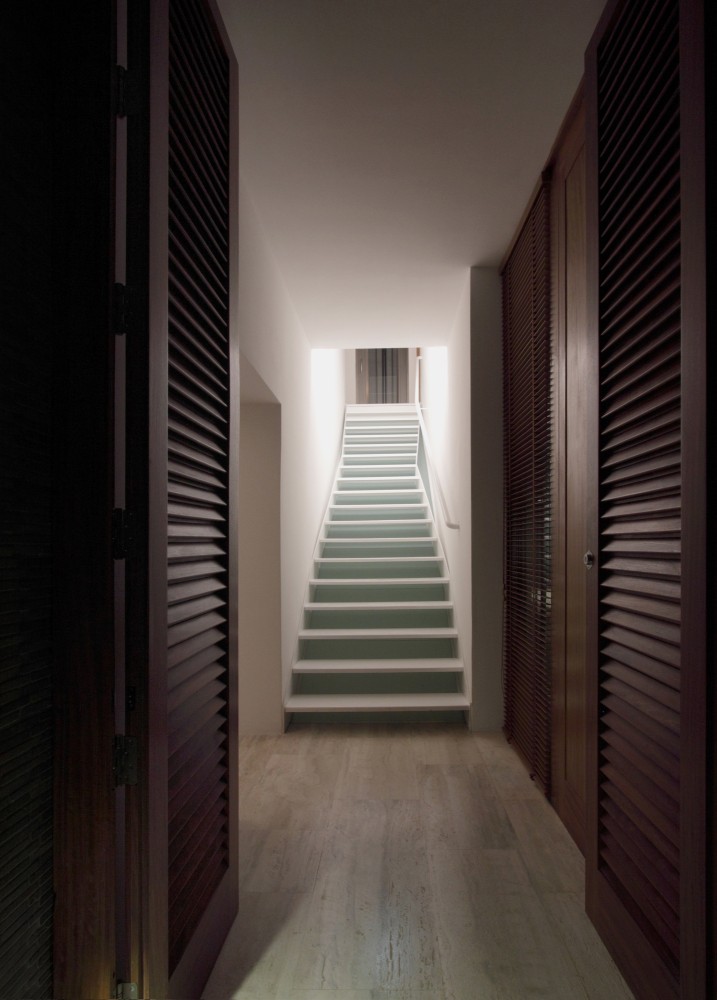 Hanging Home / Chris Briffa Architects