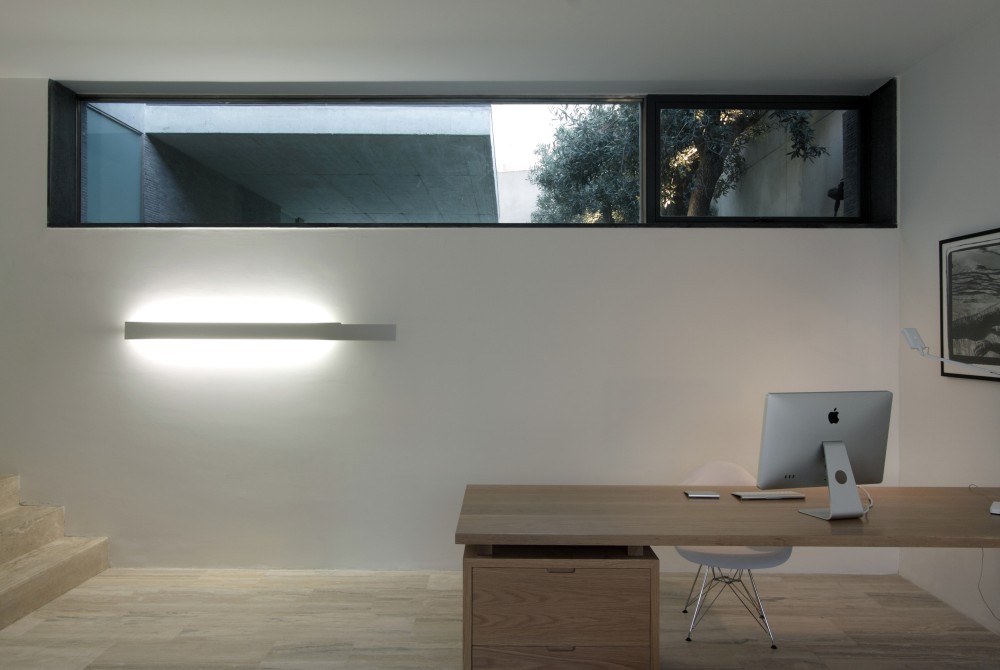 Hanging Home / Chris Briffa Architects