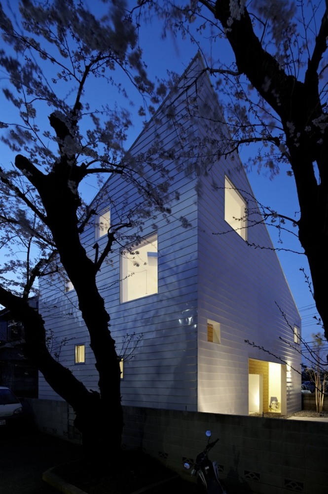 House in Shimoda-Chou / EANA