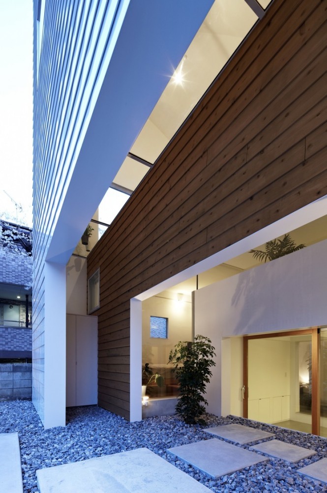House in Shimoda-Chou / EANA