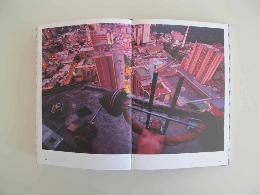 Torre David: Informal Vertical Communities / Urban-Think Tank & Iwan Baan