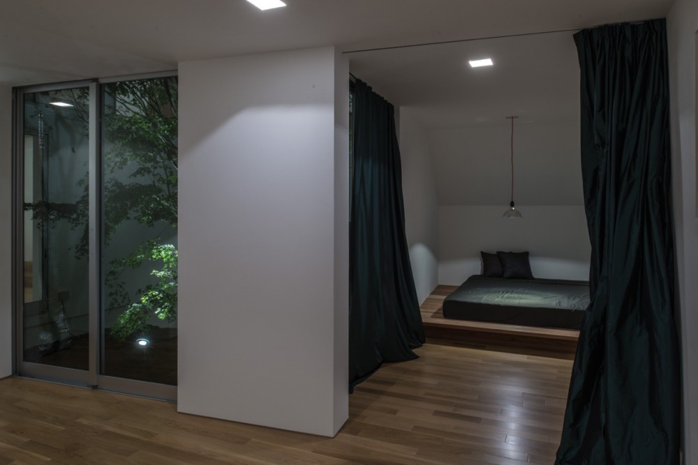 House that Opens up to its Inside / Florian Busch Architects