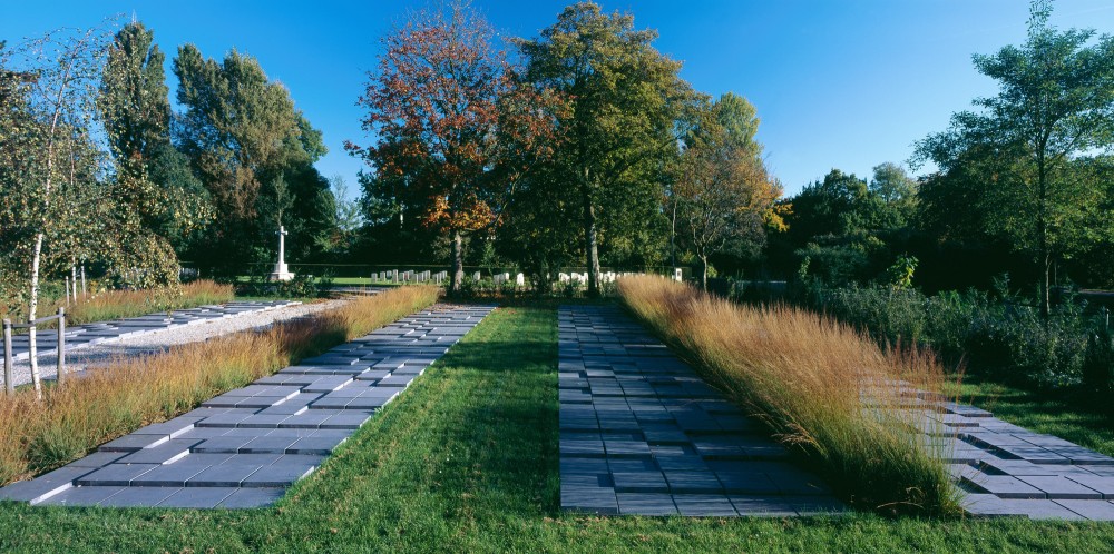 As burial field / Karres en Brands