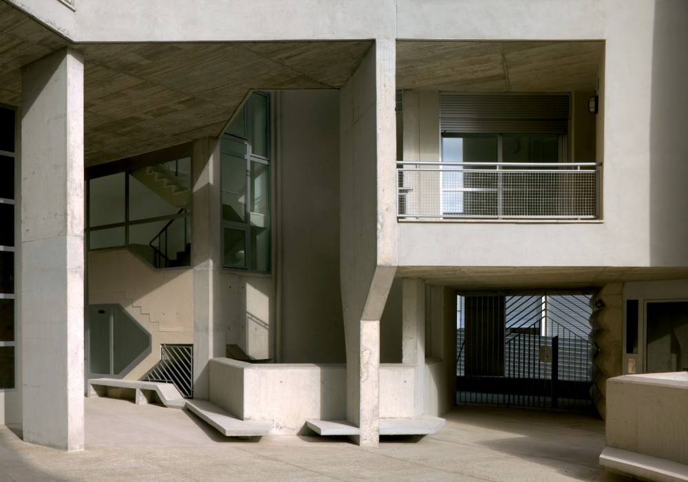 111 Building / Flores Prats