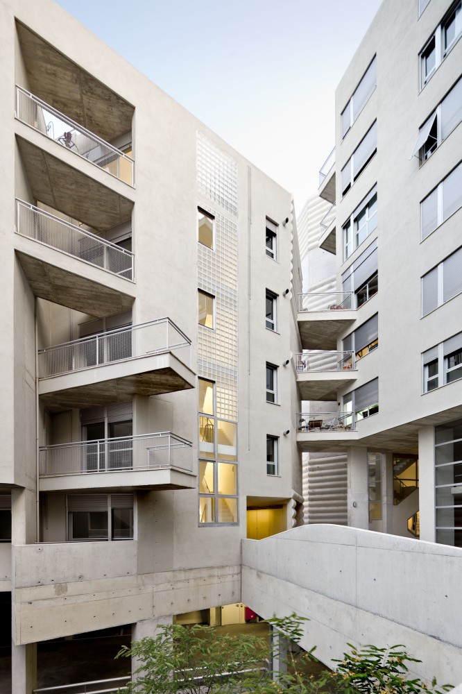 111 Building / Flores Prats