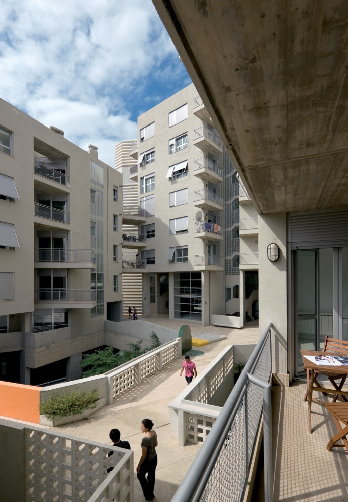 111 Building / Flores Prats