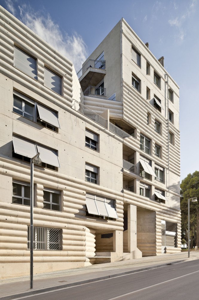 111 Building / Flores Prats