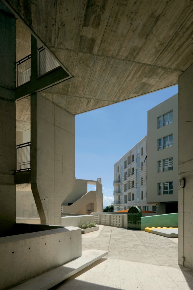 111 Building / Flores Prats