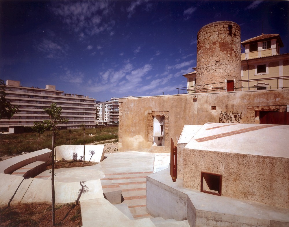 Flashback: Mills Museum / Flores Prats