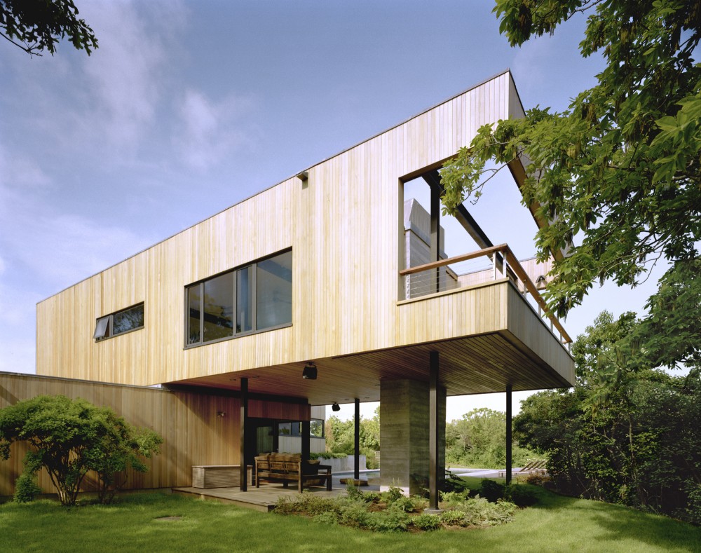 Bluff House / Robert Young