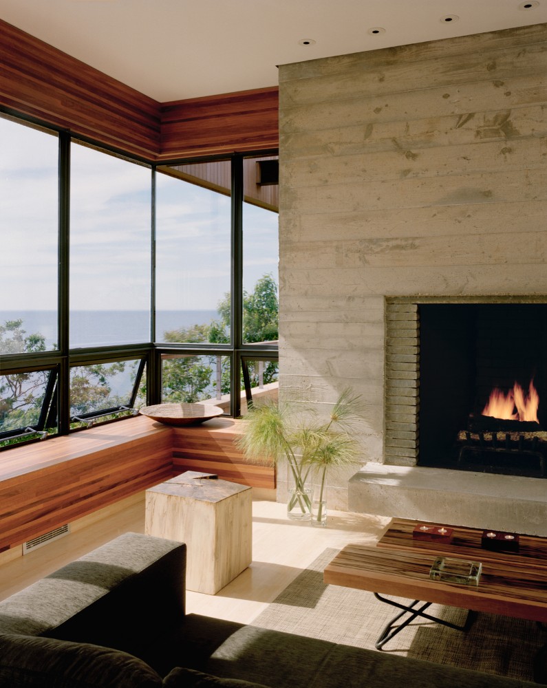 Bluff House / Robert Young