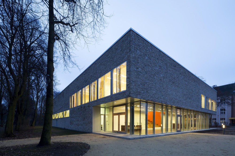 Sprach und Bewegungszentrum / eins:eins architekten