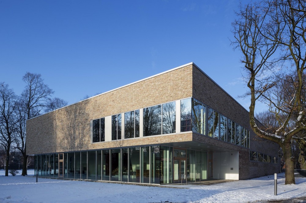 Sprach und Bewegungszentrum / eins:eins architekten