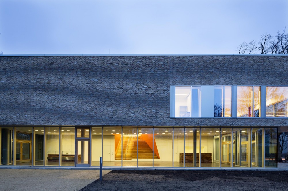 Sprach und Bewegungszentrum / eins:eins architekten