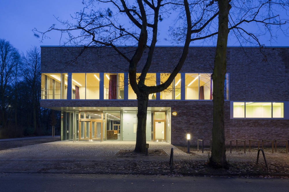 Sprach und Bewegungszentrum / eins:eins architekten