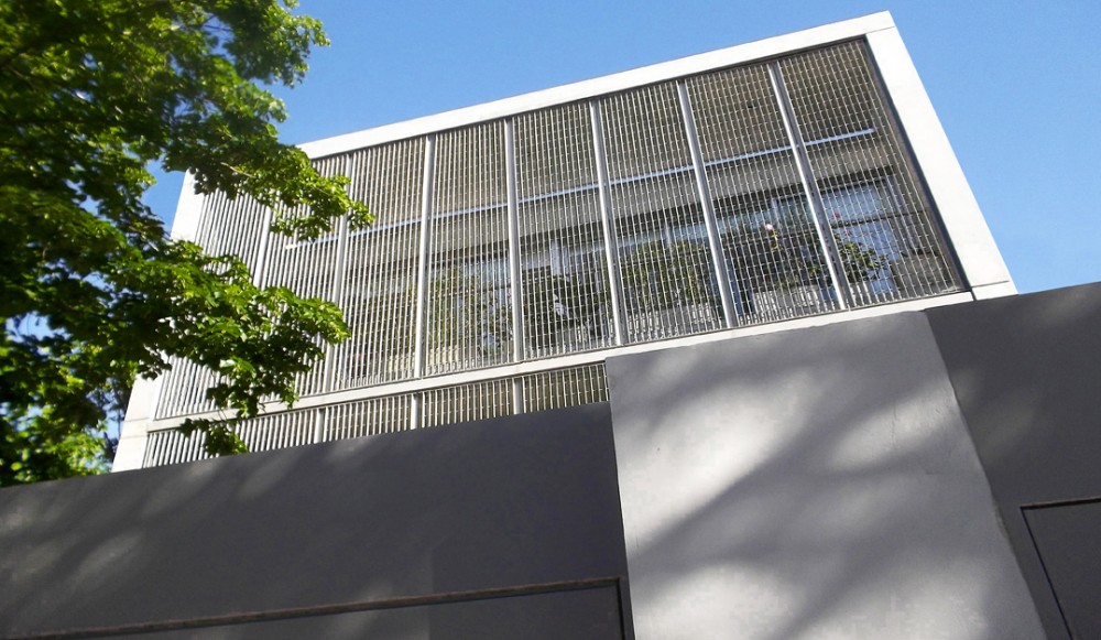 Echeverrría House / Nicolás Pinto da Mota