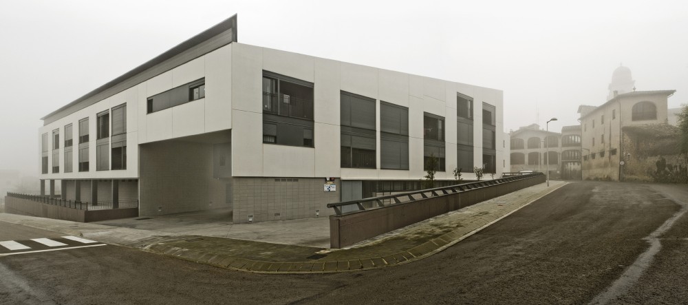 Buidling for 37 Apartments and a Primary Healthcare Centre in Les Preses / LEP Arquitectura + XCM Arquitectura