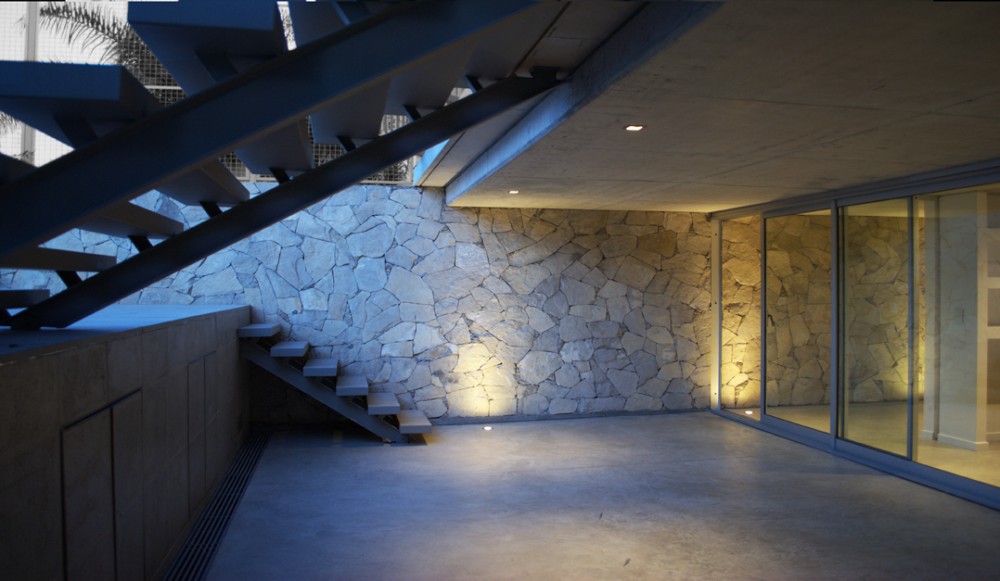 Echeverrría House / Nicolás Pinto da Mota