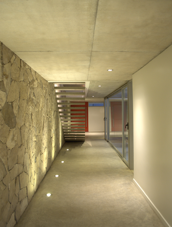 Echeverrría House / Nicolás Pinto da Mota