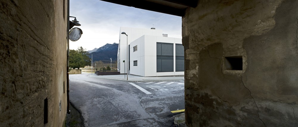 Buidling for 37 Apartments and a Primary Healthcare Centre in Les Preses / LEP Arquitectura + XCM Arquitectura