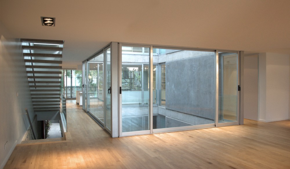Echeverrría House / Nicolás Pinto da Mota