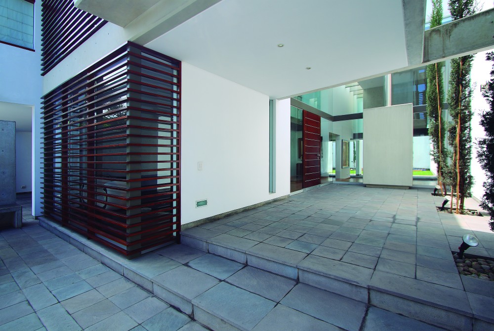 Patio House / Seinfeld Arquitectos