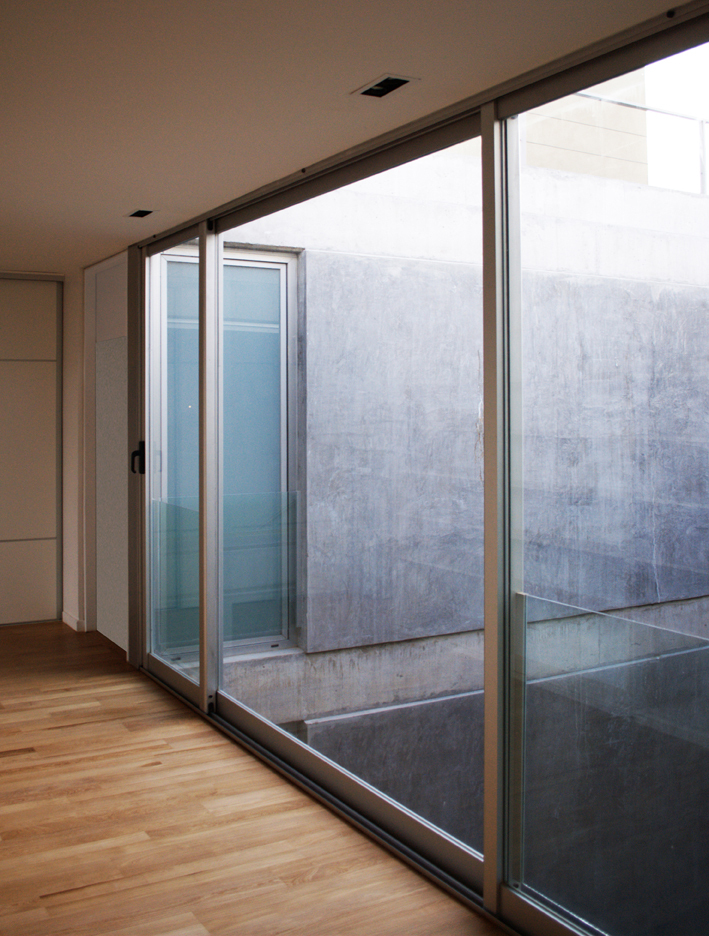 Echeverrría House / Nicolás Pinto da Mota