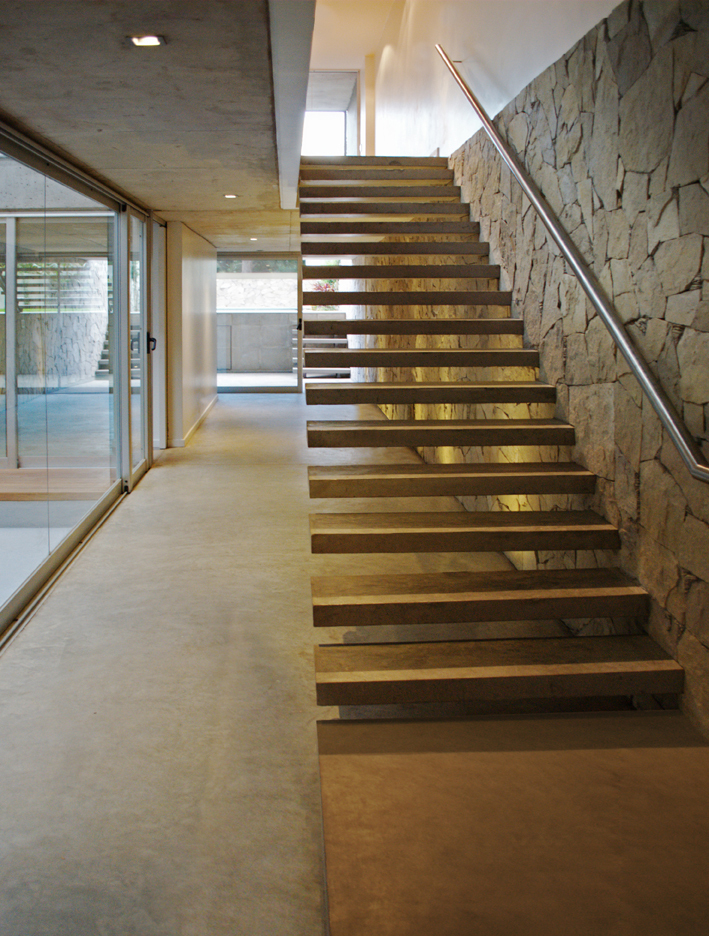 Echeverrría House / Nicolás Pinto da Mota
